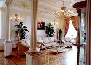 Греческий стиль в интерьере гостиной
